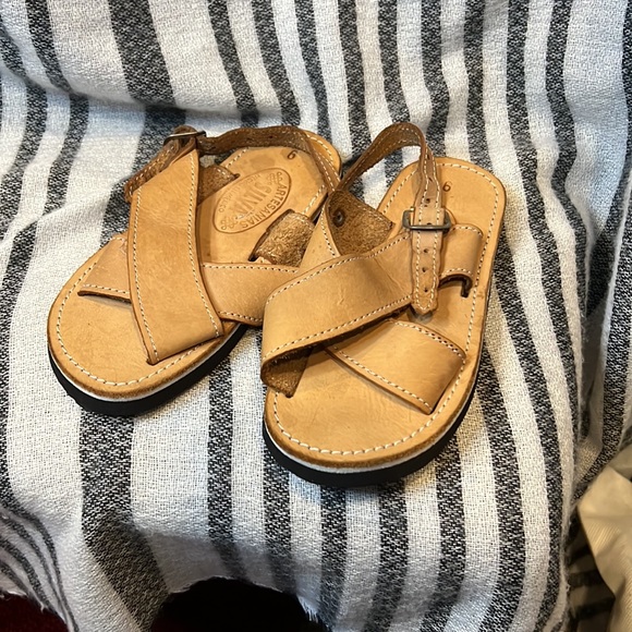 Brand new kids size 6 Silva Tan Sandal - Picture 2 of 4